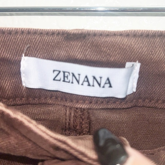 Zenana Mahogany Frayed Cutoff Hem Jean Shorts - Picture 6 of 10